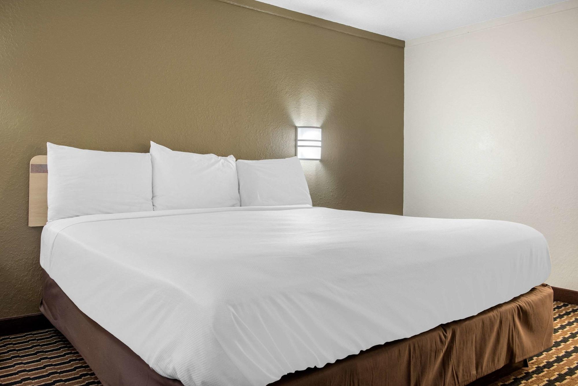 Rodeway Inn Шарънвил Екстериор снимка