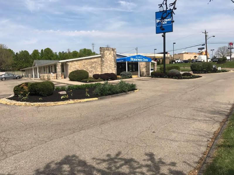 Rodeway Inn Шарънвил Екстериор снимка