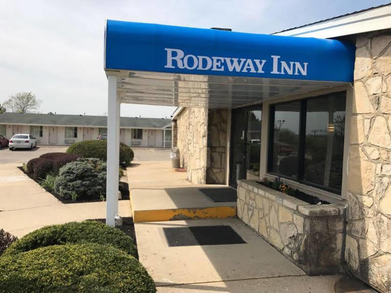 Rodeway Inn Шарънвил Екстериор снимка
