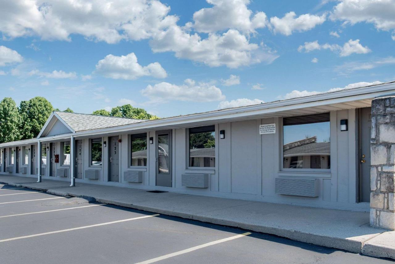Rodeway Inn Шарънвил Екстериор снимка