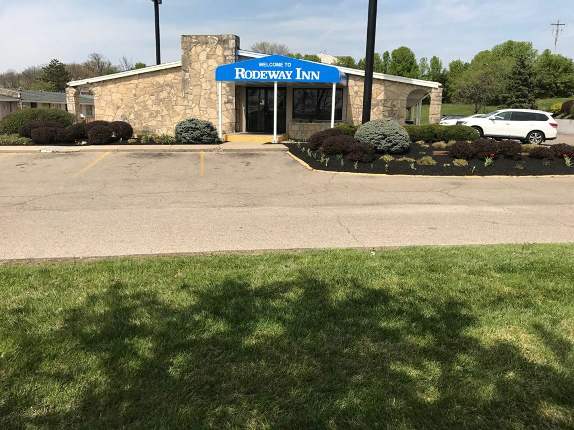 Rodeway Inn Шарънвил Екстериор снимка